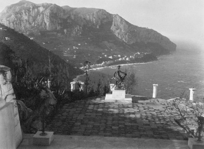 Στη Βίλλα Μαλαπάρτε…