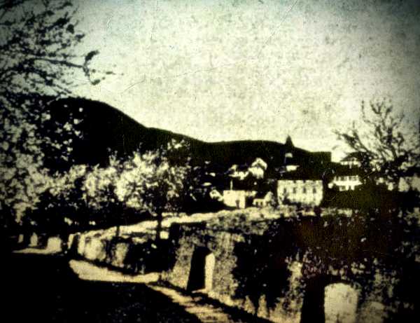 Το μικρό χωριό της Βρετάνης, Lannion, στο οποίο εμφανιζόταν το φάντασμα της σκοτωμένης γυναίκας (φωτογραφία του 1936)