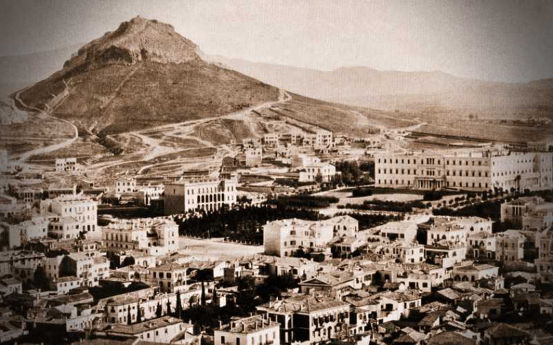 Ανακάλυψη αρχαίων τάφων στην οδό Αναγνωστοπούλου, στο Κολωνάκι, το 1925...